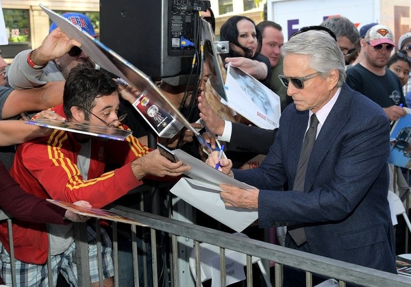 Michael Douglas được lưu tên trên đại lộ Danh vọng - 2
Ngôi sao phim Bản năng gốc Michael Douglas vẫn phong độ ở tuổi 74