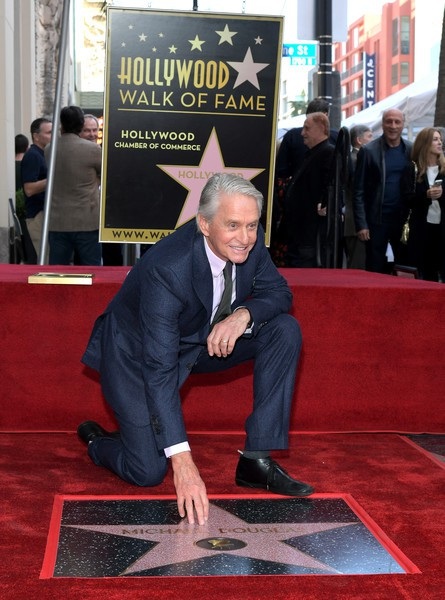 Michael Douglas được lưu tên trên đại lộ Danh vọng - 10
Michael Douglas sở hữu khối tài sản ước chừng 300 triệu USD.