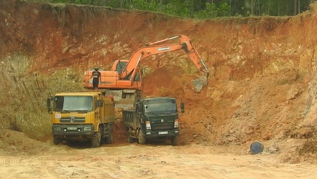 Ngao ngán chuyện “con voi, cái kiến” trong xử lý vụ đánh cắp tài nguyên trắng trợn! - 1 Ngao ngán chuyện “con voi, cái kiến” trong xử lý vụ đánh cắp tài nguyên trắng trợn! - 1