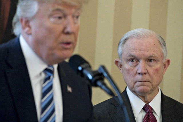 Ông Trump có thể cải tổ nội các sau bầu cử giữa kỳ - 2
Bộ trưởng Tư pháp Sessions được dự đoán sẽ là người đầu tiên rời đi nếu Tổng thống Trump thay đổi nội các. (Ảnh: Reuters)