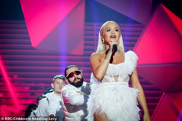 
Rita Ora trình diễn tại Wembley, London ngày 6/11 vừa qua
