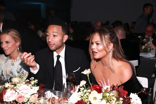 Chrissy Teigen đẹp đôi bên chồng - 5
Chân dài đình đám đặt gia đình lên ưu tiên hàng đầu