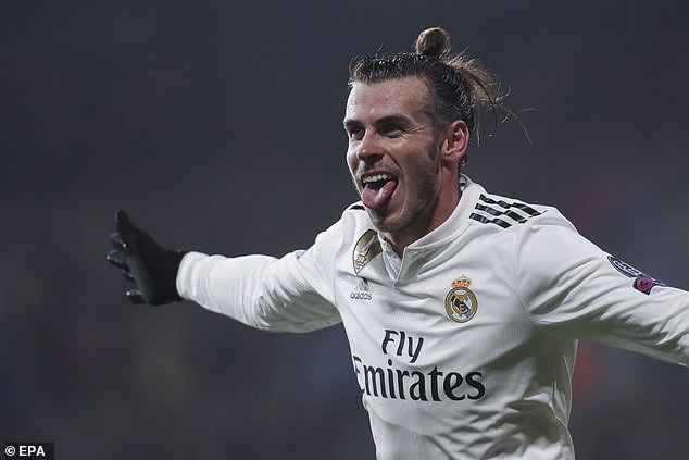 Viktoria Plzen 0-5 Real Madrid: Bale, Benzema rực sáng - 5
Phút 39, Bale đưa tỷ số lên thành 4-0 cho Kền kền trắng