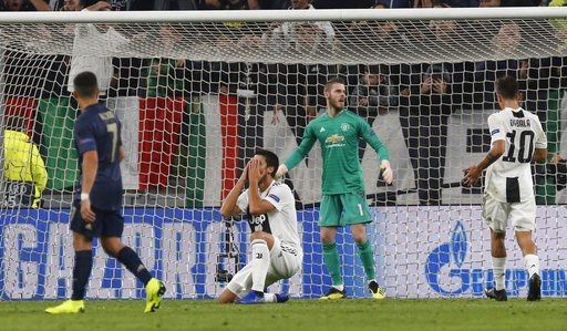 Juventus 1-2 Man Utd: Ba phút tới chiến thắng - 8
Khedira tiếc nuối cơ hội ghi bàn bị bỏ lỡ