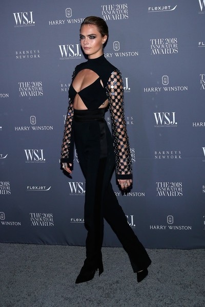 Chrissy Teigen đẹp đôi bên chồng - 8
Chân dài 9X khoe phom dáng thanh mảnh và vẻ ngoài cá tính