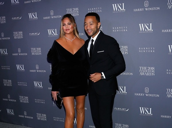 Chrissy Teigen đẹp đôi bên chồng - 2
Siêu mẫu 33 tuổi được chồng - ca sỹ John Legend hộ tống dự tiệc