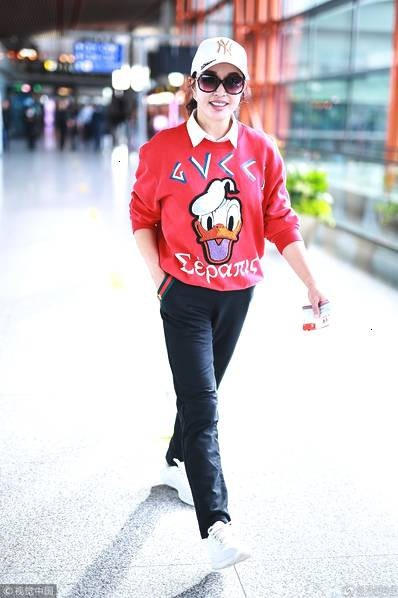 
Lưu Hiểu Khánh khi mới bước chân vào làng giải trí đã sở hữu vẻ đẹp vạn người mê. Bên cạnh khả năng diễn xuất, nhan sắc cũng là thứ vũ khí giúp bà nhanh chóng vươn lên trở thành một ngôi sao sáng của làng giải trí Hoa ngữ.
