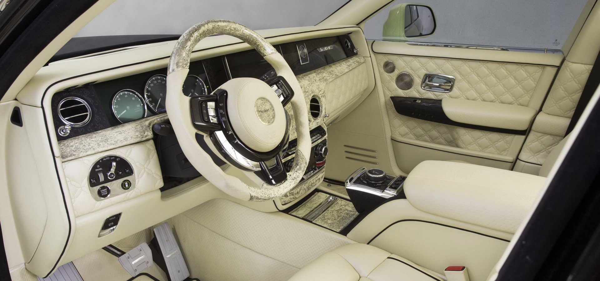 Rolls Royce Phantom 2023 được trang bị lưới tản nhiệt phát sáng