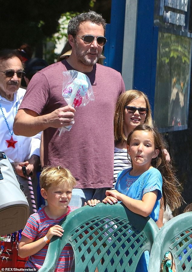 Sau 3 năm ly thân, Jennifer Garner và Ben Affleck mới có thể ly dị - 3
Ben Afleck và Jennifer Garner có với nhau 3 đứa con.
