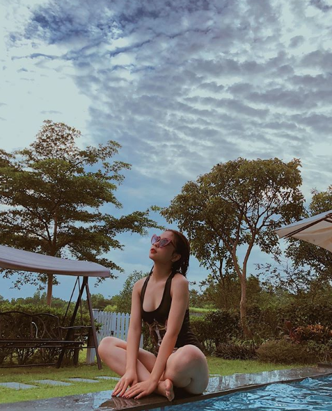 Bạn gái hot girl của Quang Hải ngày càng sexy bốc lửa - 13 Cô nóng bỏng tới từng cm.