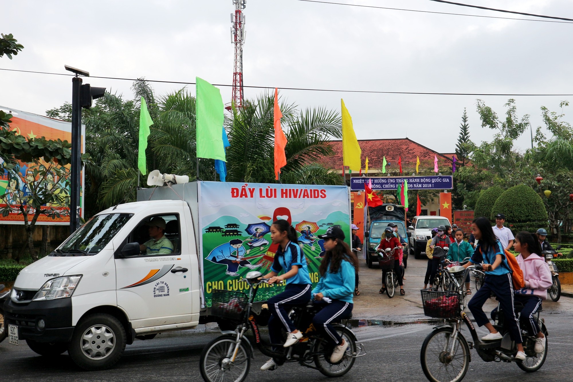 50.000 người nhiễm HIV "tiềm ẩn" đang đe dọa cộng đồng - 3 Học sinh, nhân dân trên địa bàn TP Hội An hưởng ứng Ngày thế giới phòng, chống HIV/AIDS