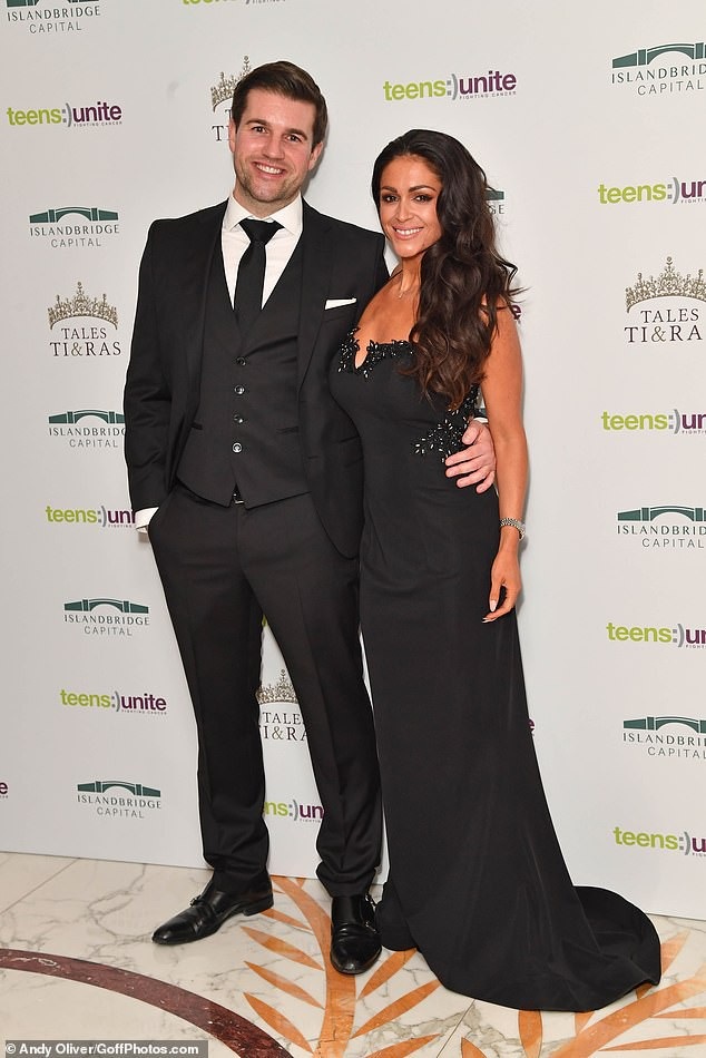 Casey Batchelor đẹp đôi bên bạn trai - 1
Casey Batchelor sánh đôi bạn trai Dane Goodson dự sự kiện từ thiện tại London ngày 30/11 vừa qua