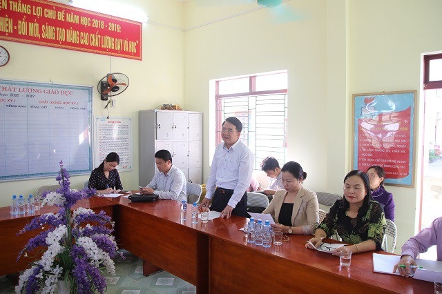 TP. Hải Phòng yêu cầu huyện rút kinh nghiệm để vữa trần rơi đầu học sinh - 2 Phó chủ tịch UBND thành phố yêu cầu UBND huyện rút kinh nghiệm.