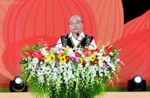 Thủ tướng gửi gắm sứ mệnh giữ gìn văn hóa cồng chiêng Tây nguyên - 1
Thủ tướng phát biểu tại lễ khai mạc Festival văn hóa cồng chiêng Tây Nguyên 2018 . Ảnh: VGP/Quang Hiếu