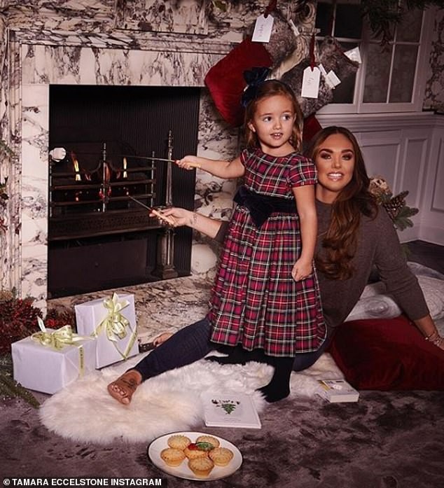 Con gái tỷ phú F1 chi bộn tiền trang hoàng nhà cửa dịp Giáng sinh - 4
Ngoài ra còn là tiền thuê đầu bếp khách sạn tới nấu tiệc chiêu đãi bạn bè