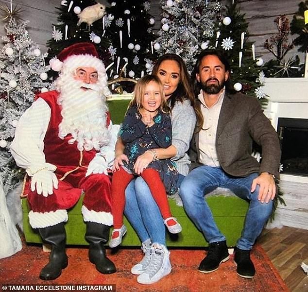 Con gái tỷ phú F1 chi bộn tiền trang hoàng nhà cửa dịp Giáng sinh - 5
Bố của Tamara, tỷ phú Bernie sở hữu khối tài sản ước chừng hơn 2,5 tỷ USD và vì thế các con của ông sống rất sung sướng