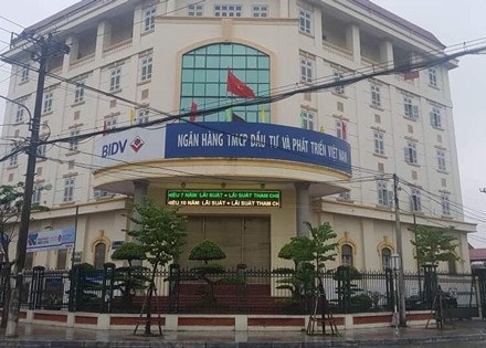 BIDV và Kính Tràng An của Cty Dương Giang do ông Dương Văn Đạo làm TGĐ có quan hệ tài chính từ năm 2008. Nhưng sau 10 năm quan hệ tài chính Cty Dương Giang vẫn nợ BIDV hơn 500 tỉ đồng.