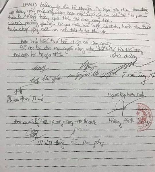 Hà Nội: “Mỏi mắt” đợi sổ đỏ, cụ bà 76 tuổi lại phải kêu cứu vì nhà cổ bất ngờ lún, nứt! - 3
Ông Vũ Việt Hùng, cán bộ đội quản lý trật tự xây dựng đô thị đã đề nghị công trình xây dựng số 121 Bà Triệu tạm dừng thi công để giải quyết các nội dung đơn thư liên quan.