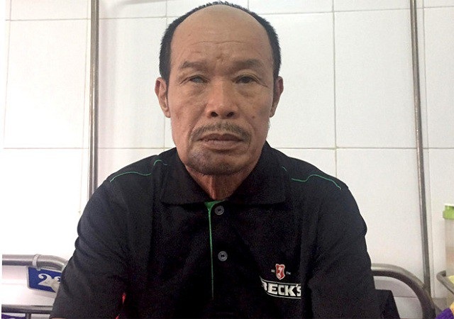 Khởi tố nghi can đâm chết người chỉ vì xích mích lúc chờ đổ xăng - 1 Ông Sỹ được tại ngoại để điều trị vết thương.