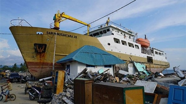 Phát hiện dấu vết kinh ngạc về sóng thần chết chóc ở Indonesia dưới đáy biển - 1
Trận động đất kéo theo sóng thần ngày 28/9 ở Sulawesi, Indonesia khiến hơn 2.000 người thiệt mạng. (Ảnh: BBC)