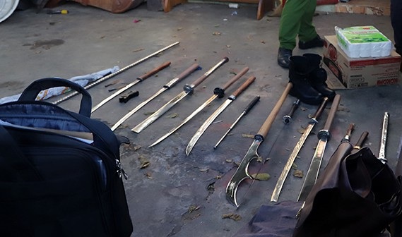 Vụ giết bạn phi tang xác trên đèo: Phát hiện kho vũ khí nhà nghi phạm - 2 Số vũ khí cơ quan công an phát hiện trong nhà của 1 nghi phạm