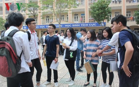 Thi THPT Quốc gia năm 2019: Vẫn băn khoăn về khâu tổ chức thi - 1
Thí sinh tham dự kỳ thi THPT Quốc gia năm 2018.