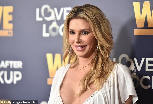 Brandi Glanville khoe ngực căng tròn - 4
Bà mẹ hai con trông trẻ trung hơn nhiều so với tuổi 46