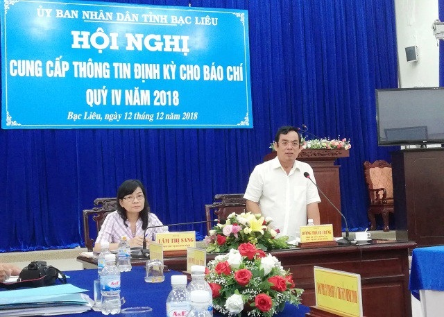 Sai phạm tại trường THPT chuyên Bạc Liêu: Xử lý nhẹ vì hiệu trưởng sắp nghỉ hưu (?!) - 3 Chủ tịch UBND tỉnh Bạc Liêu: Nếu xử lý nghiêm thì bà Phú Thị Cẩm đã vi phạm pháp luật.