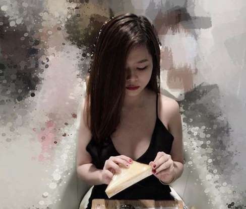 Nhan sắc bạn gái Đức Huy - tuyển thủ ghi bàn trong trận Malaysia - Việt Nam - 12 Tường Vi còn được biết tới bằng nickname Vy Yumi.