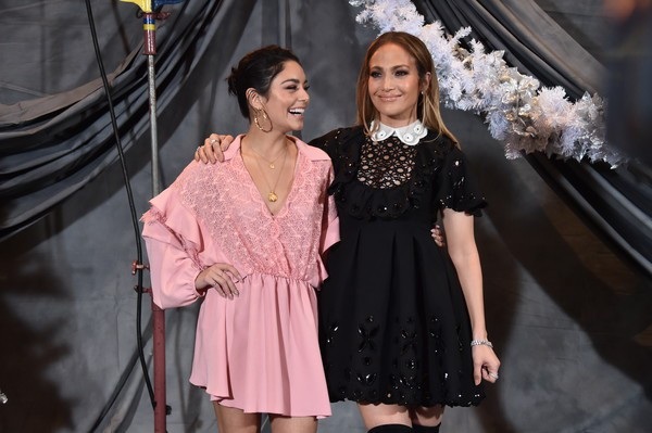 Vanessa Hudgens hạnh phúc bên bạn trai - 8
Vanessa Hudgens và Jennifer Lopez đang tích cực đi quảng bá cho phim mới Second Act, đây là lần đầu tiên 2 nữ diễn viên này đóng cùng với nhau trong 1 bộ phim.