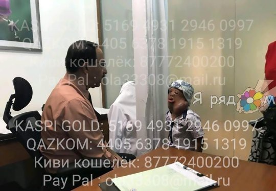 Cậu bé 5 tuổi mất mặt vì hỏa hoạn viết thư xin ông già Noel một khuôn mặt mới - 2
Cậu bé Bakhtiyer đang được đặt túi cấy ghép da cổ để kéo da tái tạo cho khuôn mặt.