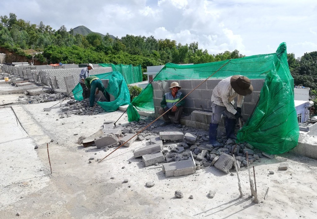 Sẽ tháo dỡ bức tường thành khủng” ở Nha Trang? - Ảnh 3. Sẽ tháo dỡ bức tường thành khủng” ở Nha Trang? - Ảnh 3.