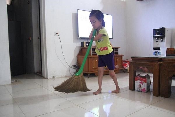 Đôi chân kỳ diệu của cô bé chim cánh cụt - Ảnh 1. Đôi chân kỳ diệu của cô bé chim cánh cụt - Ảnh 1.