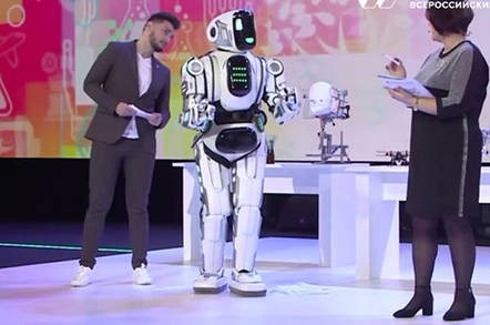 Robot hiện đại vừa được Nga giới thiệu thực chất là bộ trang phục... do người đóng - 1 Boris được xem là robot hiện đại và tiên tiến nhất tại Nga