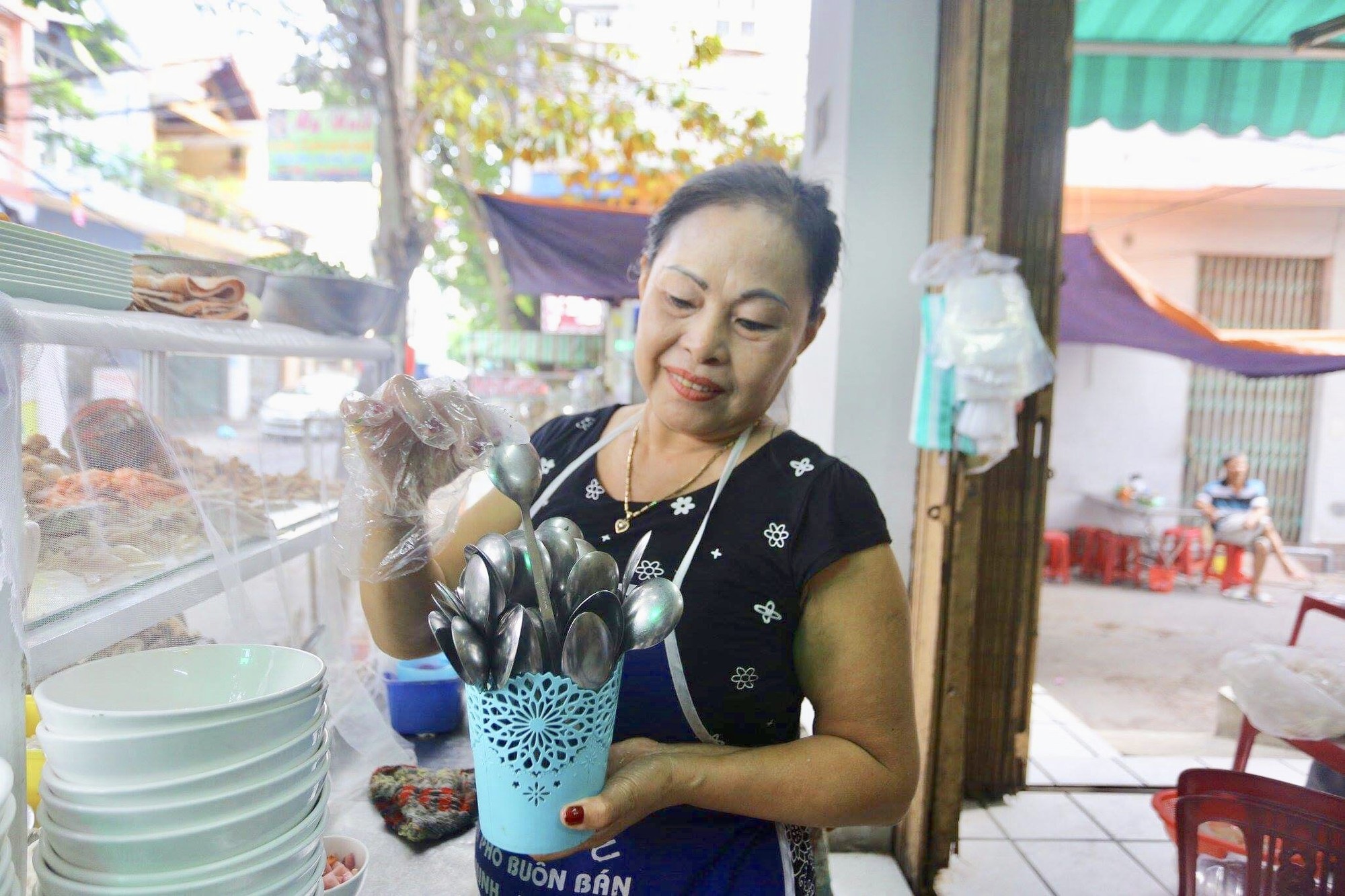 Đà Nẵng ngăn chặn ngộ độc thực phẩm với muỗng không rãnh - Ảnh 4. Đà Nẵng ngăn chặn ngộ độc thực phẩm với muỗng không rãnh - Ảnh 4.