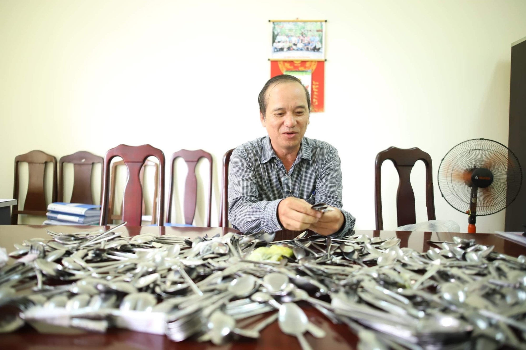 Đà Nẵng ngăn chặn ngộ độc thực phẩm với muỗng không rãnh - Ảnh 3. Đà Nẵng ngăn chặn ngộ độc thực phẩm với muỗng không rãnh - Ảnh 3.
