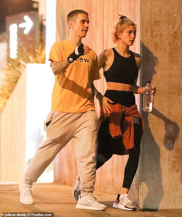 Vợ chồng Justin Bieber vui vẻ ra phố - 7
Justin Bieber và Hailey Baldwin thậm chí còn muốn về sống ở Canada để có sự bình yên