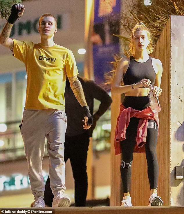 Vợ chồng Justin Bieber vui vẻ ra phố - 9
Hailey Baldwin chia sẻ cô luôn mong sớm được lên chức mẹ trong một ngày gần đây.