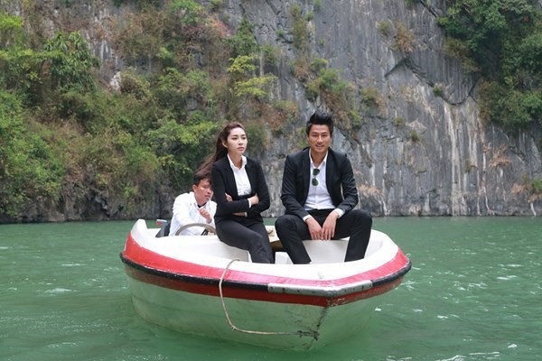 Ngoài Anh Đức, còn nhiều cầu thủ "ăn nên làm ra" nhờ nghề tay trái - 5
Mạc Hồng Quân từng đóng một vai trong phim điện ảnh Vệ sĩ, tiểu thư và chàng khờ (Ảnh cắt từ bộ phim).