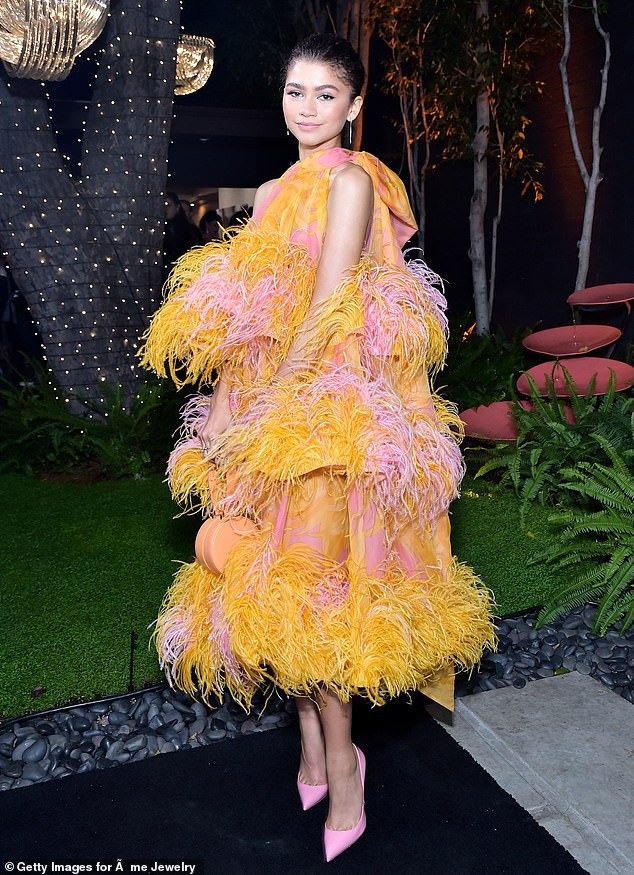 
Ngôi sao của kênh Disney thành công khi xây dựng hình tượng gái ngoan ở Hollywood. Nổi tiếng từ khi còn nhỏ tuổi và Zendaya luôn là một trong những ngôi sao trẻ tài năng, không dính scandal
