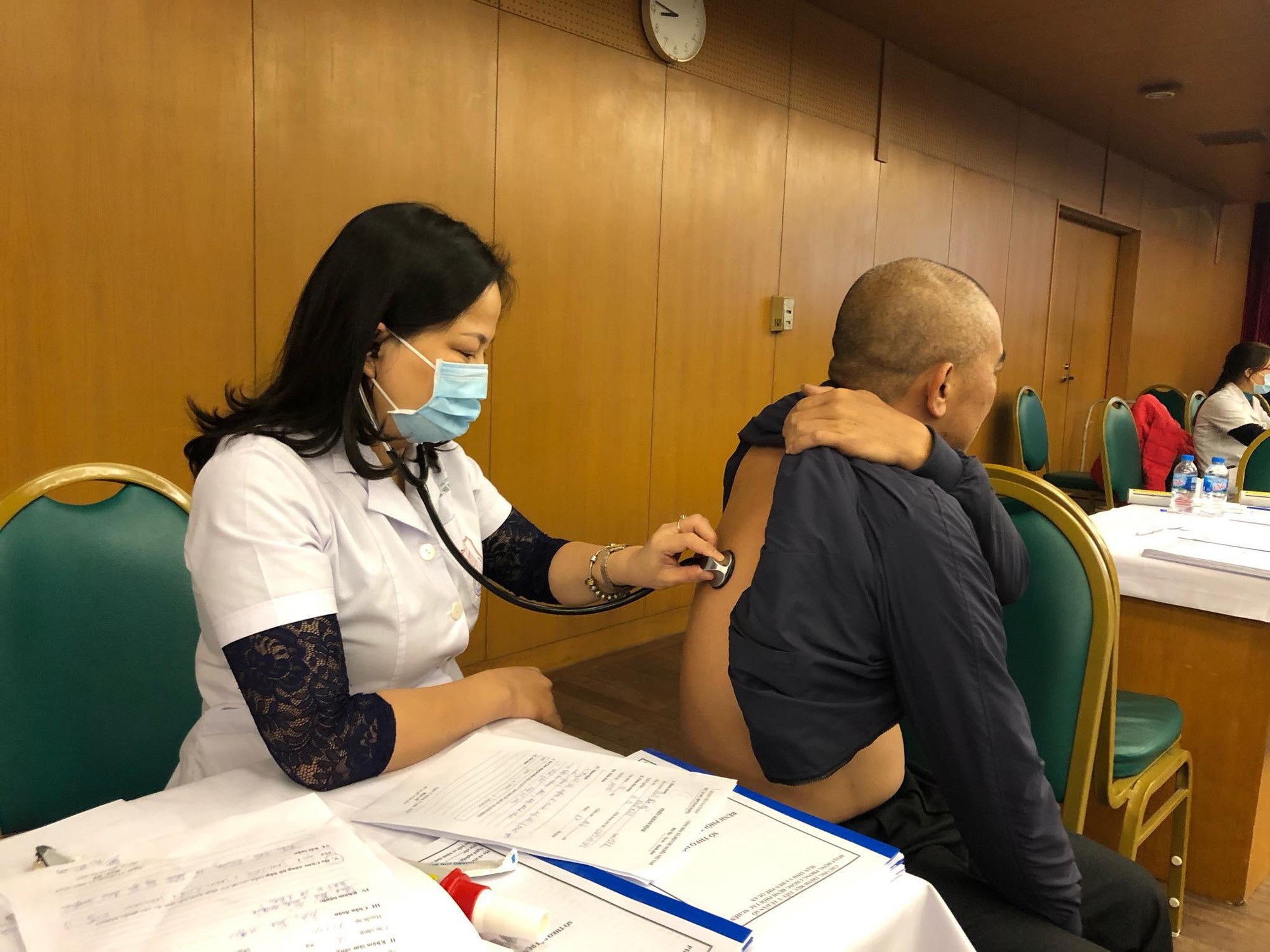 Rét lạnh, nhiều bệnh nhân phổi tắc nghẽn mãn tính nhập viện vì cơn kịch phát, phải thở máy - Ảnh 3. Rét lạnh, nhiều bệnh nhân phổi tắc nghẽn mãn tính nhập viện vì cơn kịch phát, phải thở máy - Ảnh 3.