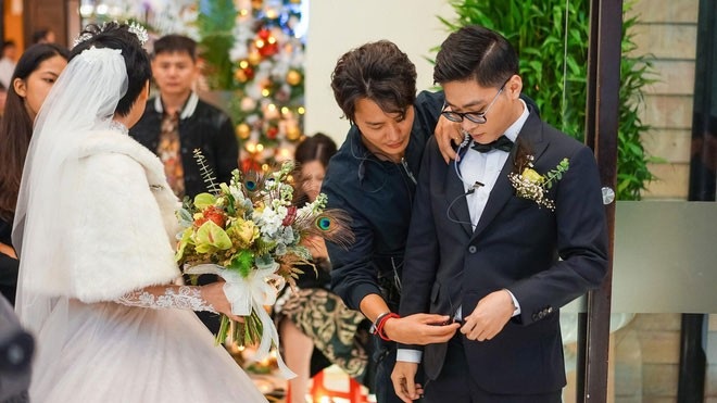 Đám cưới nhà đại gia Hải Phòng: Đón dâu bằng siêu xe, mời Tuấn Hưng đến hát - Ảnh 7. Đám cưới nhà đại gia Hải Phòng: Đón dâu bằng siêu xe, mời Tuấn Hưng đến hát - Ảnh 7.