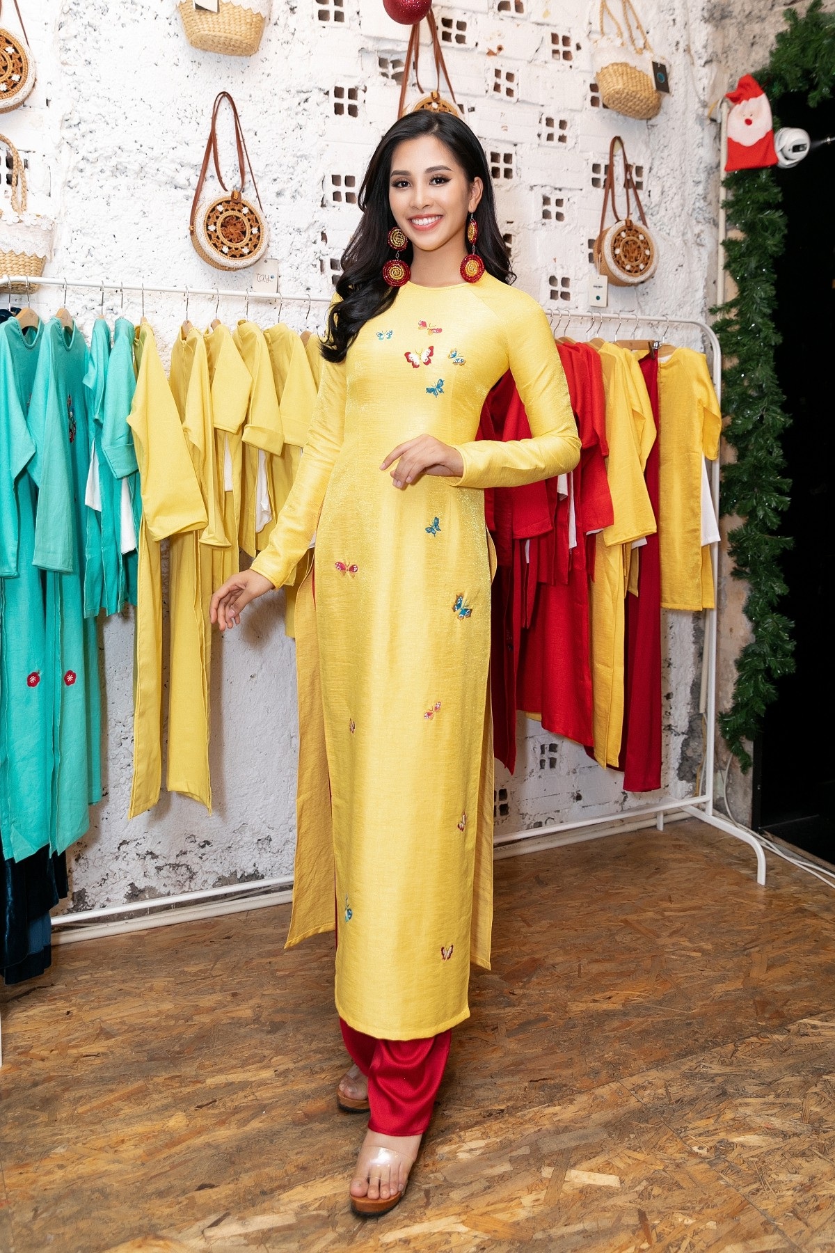 Hoa hậu Tiểu Vy khoe nhan sắc cuốn hút sau Miss World 2018 - Ảnh 2.