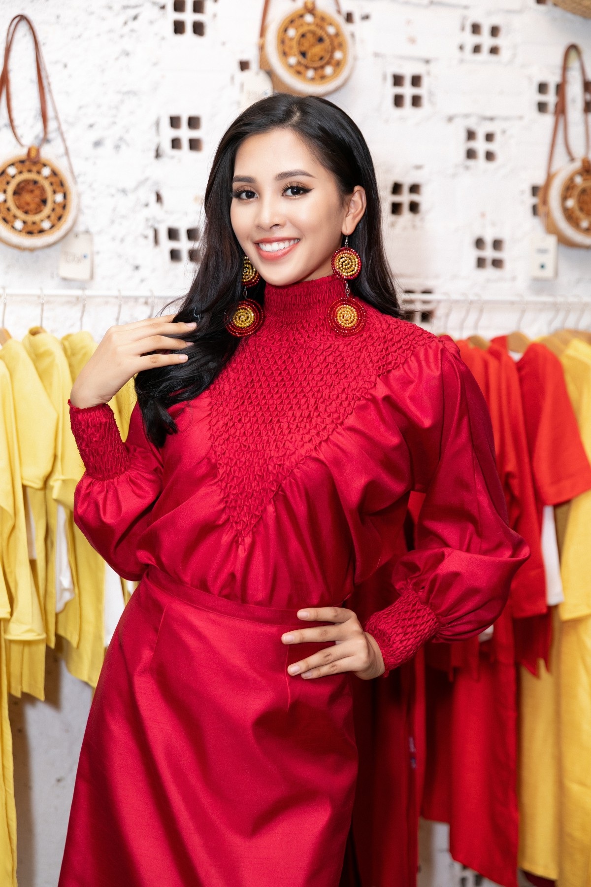 Hoa hậu Tiểu Vy khoe nhan sắc cuốn hút sau Miss World 2018 - Ảnh 1.