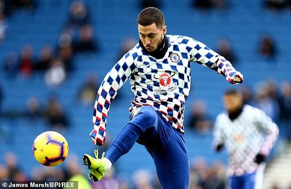 
Hazard khởi động trên sân Brighton
