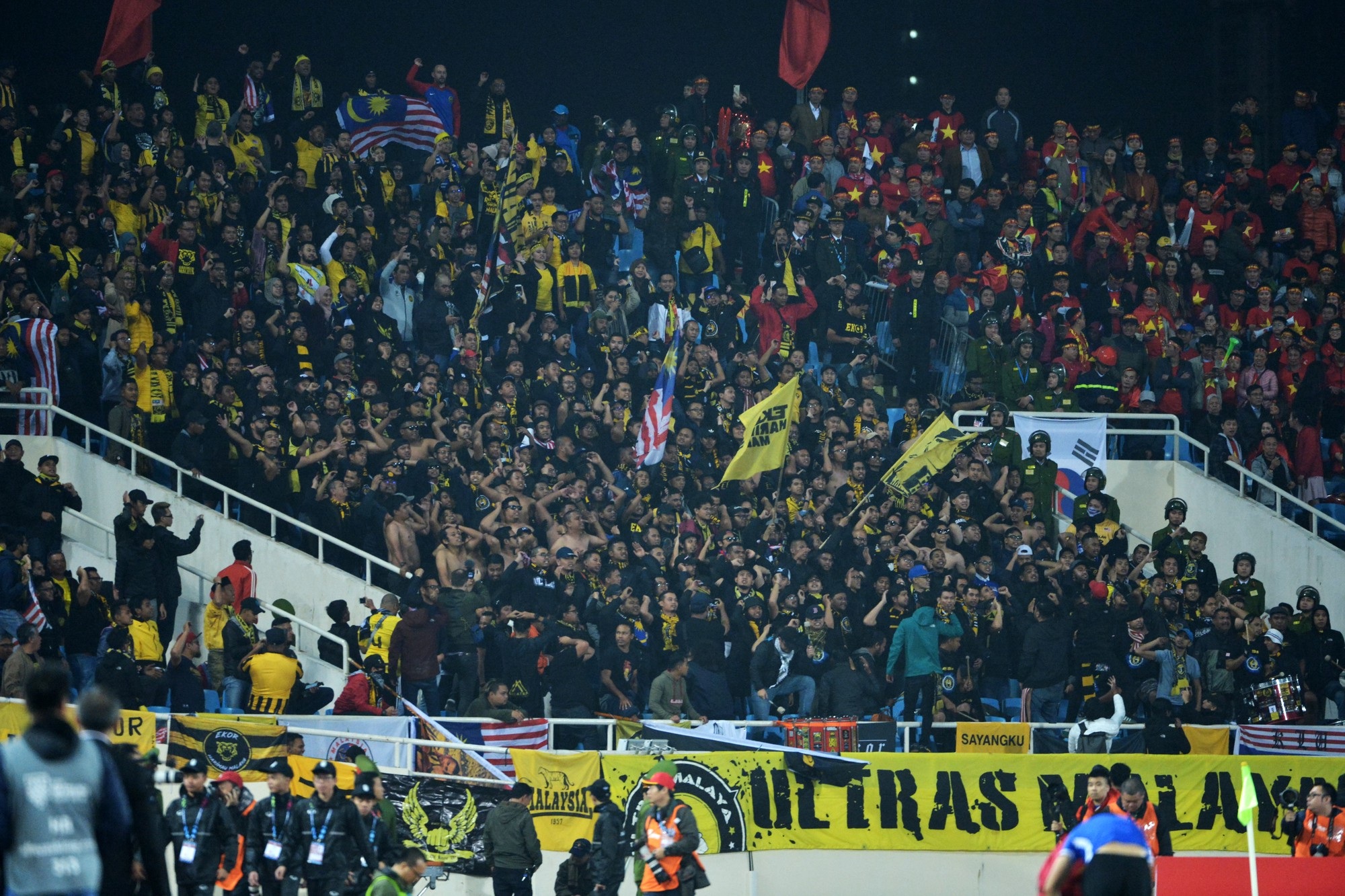 Khi Ultra Malaysia rơi lệ ở Mỹ Đình - Ảnh 1. Khi Ultra Malaysia rơi lệ ở Mỹ Đình - Ảnh 1.