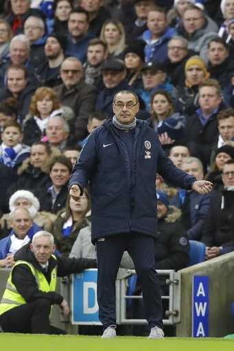 Brighton 1-2 Chelsea: Hazard, Pedro giúp đội khách thắng trận - 1
Sarri liên tục hò hét chỉ đạo học trò thi đấu