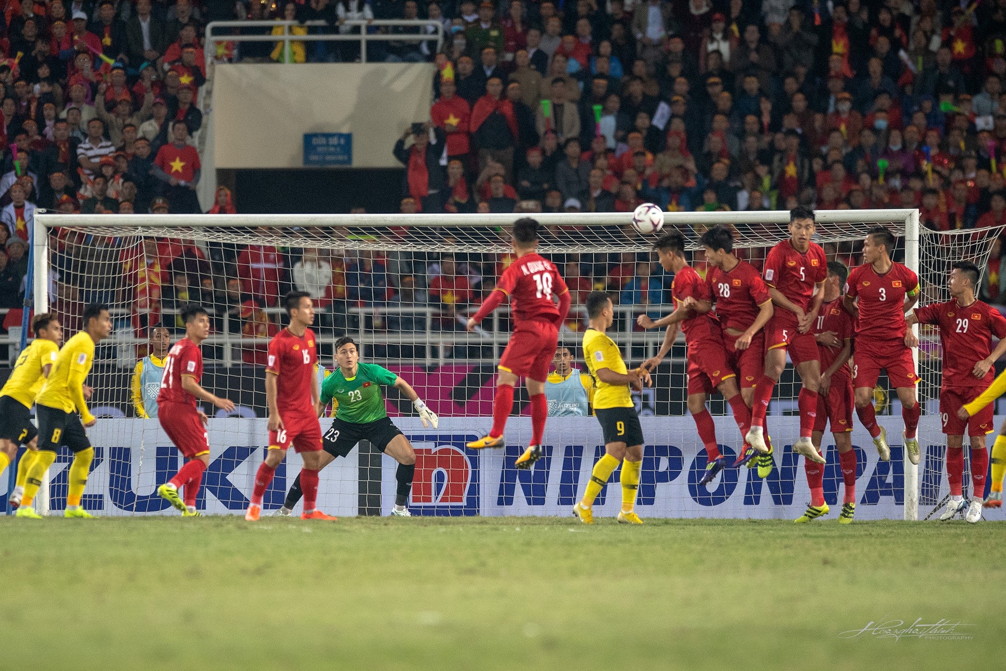 Nhìn lại những khoảnh khắc nghẹt thở trong trận chung kết AFF Cup - Ảnh 15. Nhìn lại những khoảnh khắc nghẹt thở trong trận chung kết AFF Cup - Ảnh 15.