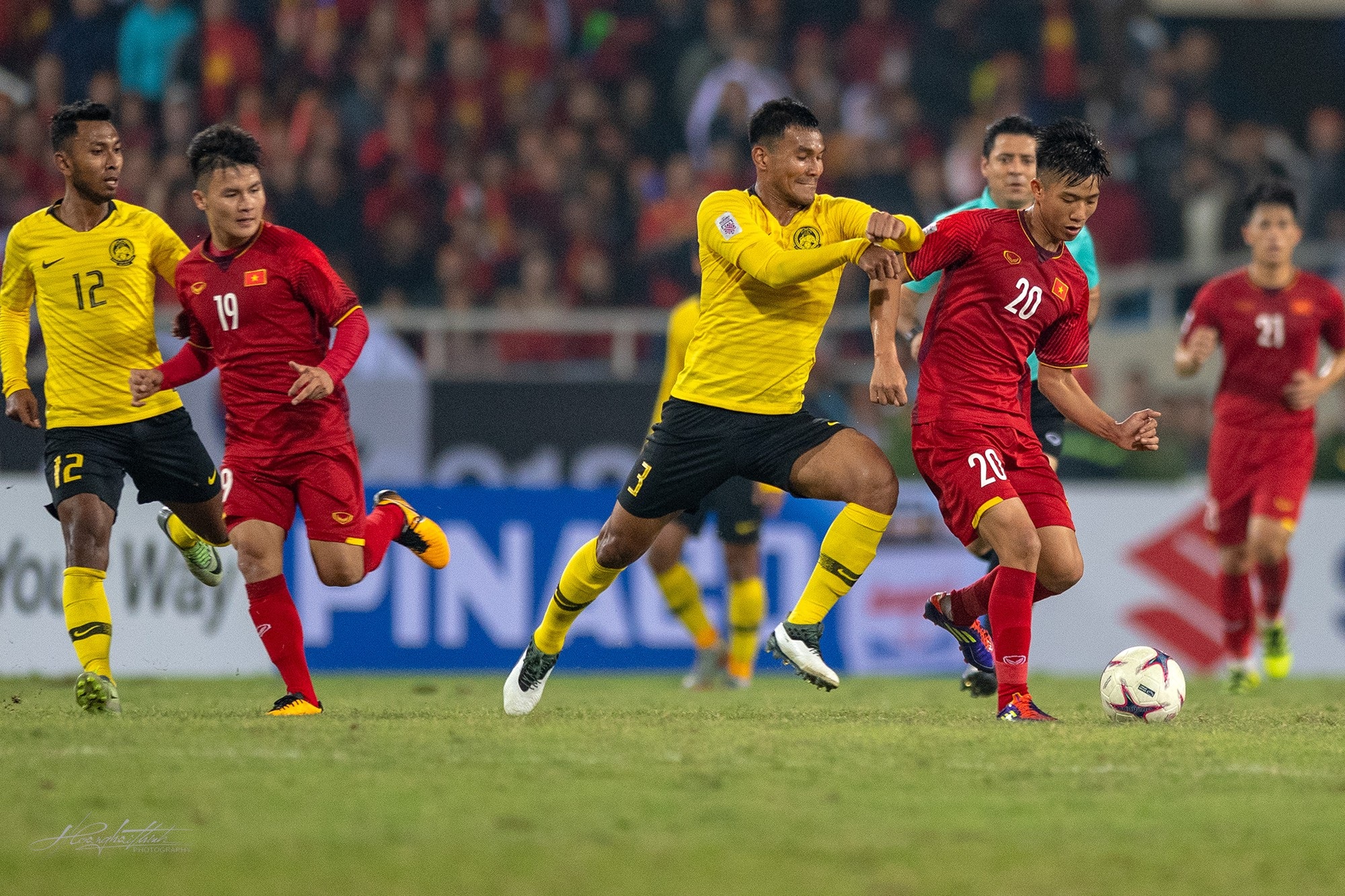 Nhìn lại những khoảnh khắc nghẹt thở trong trận chung kết AFF Cup - Ảnh 11. Nhìn lại những khoảnh khắc nghẹt thở trong trận chung kết AFF Cup - Ảnh 11.