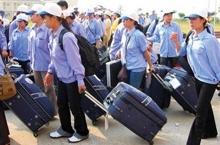 Đi xuất khẩu lao động bị đánh đập ngược đãi, về nước bị quỵt lương cần làm gì? - 1
Người đi xuất khẩu lao động phải được quyền tiếp cận đầy đủ thông tin về luật pháp nước đến, về rủi ro có thể gặp. Nếu sử dụng kênh di cư chính thống, hợp pháp thì NLĐ có thể được bảo vệ tốt hơn.